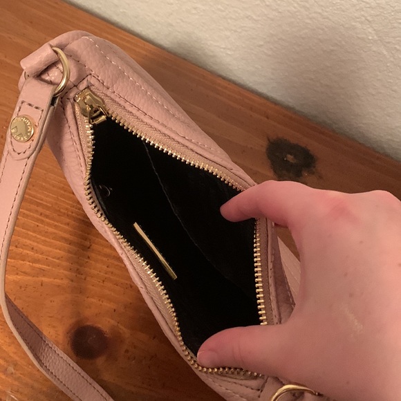 Blush pink Steve Madden small handbag. Gold hardware. - Picture 6 of 8